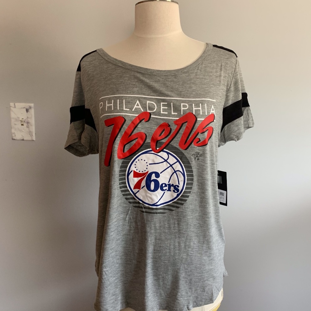 ⭐️Grey Philadelphia 76ers shirt, size L